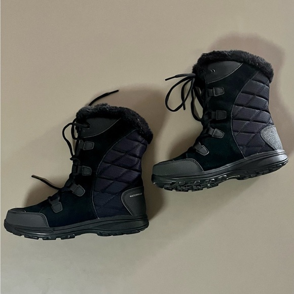 Columbia Black Boots - Picture 2 of 8